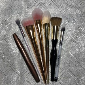 Makeup brush